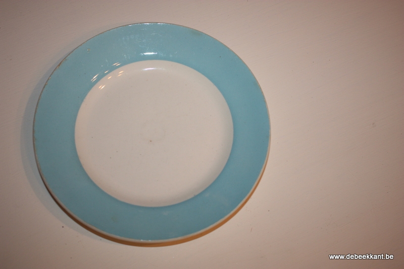 Retro vintage ontbijtborden wit pastelboord